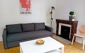 102 - Appart Renove Avec Grand Salon Et 1 Chambre - Tram Et Clinique Mutualiste A 1 Min